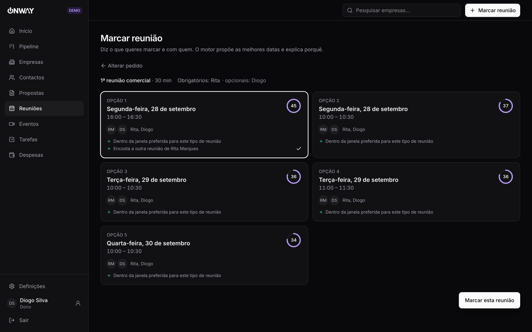 Ecrã de marcação de reunião do CRM da ONWAY, com cinco opções de data pontuadas e as razões de cada uma